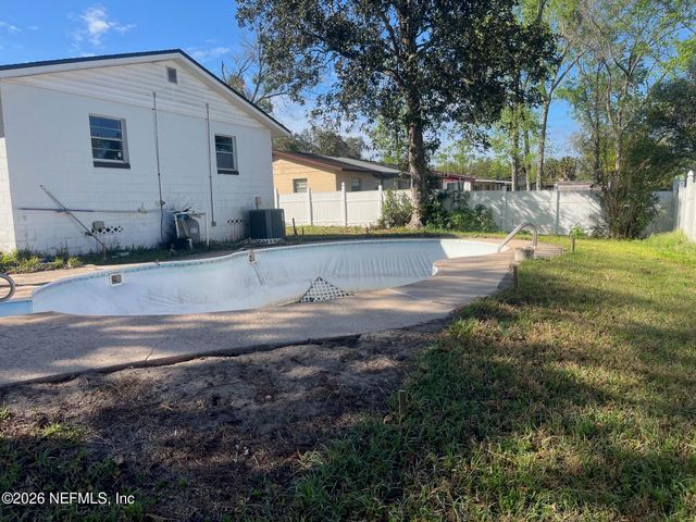 211 SATURN Lane N, Orange Park, FL 32073