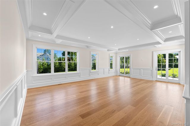5 Michaels Way, Westhampton Beach, NY 11978