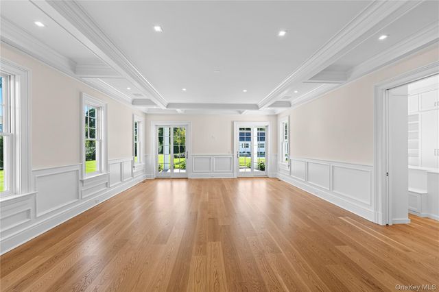 5 Michaels Way, Westhampton Beach, NY 11978