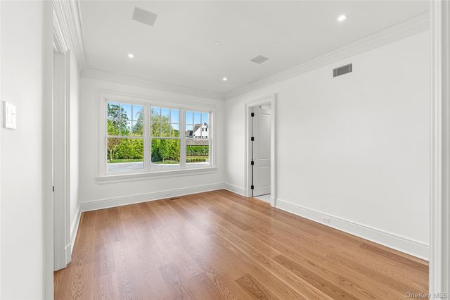 5 Michaels Way, Westhampton Beach, NY 11978
