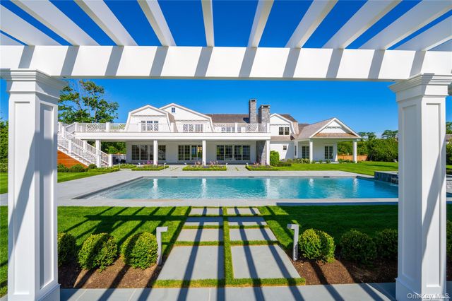 5 Michaels Way, Westhampton Beach, NY 11978