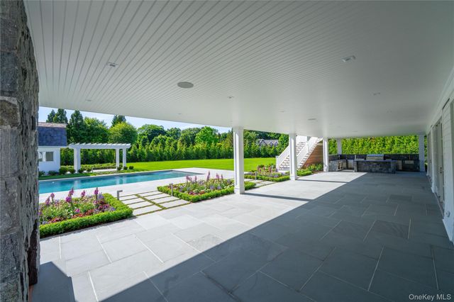 5 Michaels Way, Westhampton Beach, NY 11978