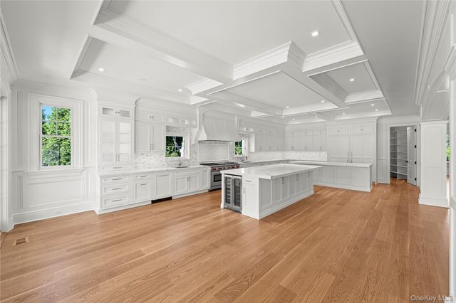 5 Michaels Way, Westhampton Beach, NY 11978