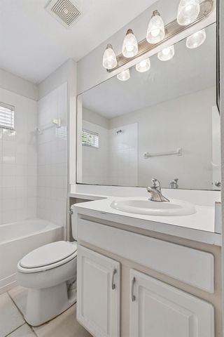 2222 ROANOKE SPRINGS DRIVE, Ruskin, FL 33570