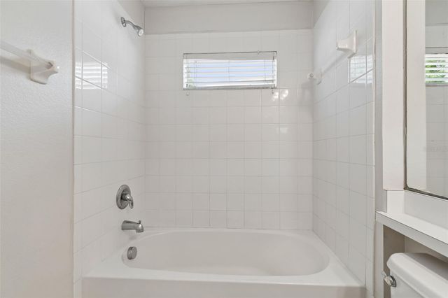 2222 ROANOKE SPRINGS DRIVE, Ruskin, FL 33570