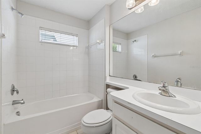 2222 ROANOKE SPRINGS DRIVE, Ruskin, FL 33570