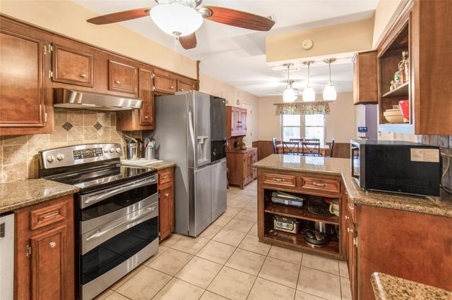 2007 Diane Street, Pinehurst, TX 77362