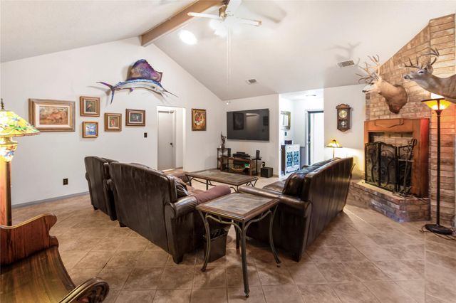 2007 Diane Street, Pinehurst, TX 77362