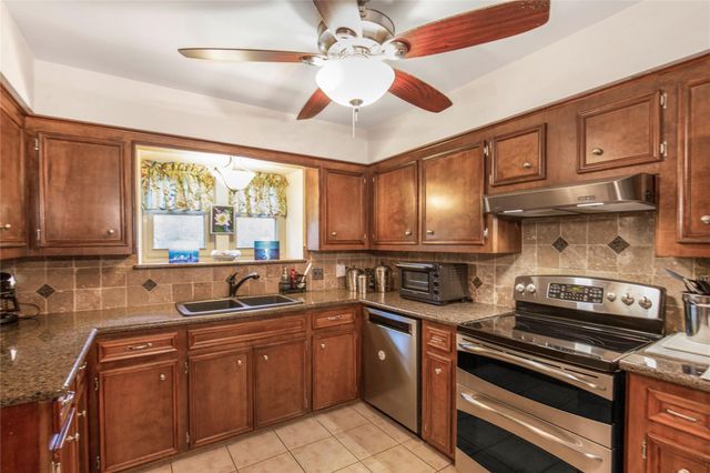 2007 Diane Street, Pinehurst, TX 77362