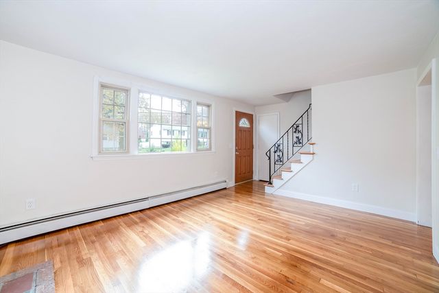 6 Boston Dr, Shrewsbury, MA 01545