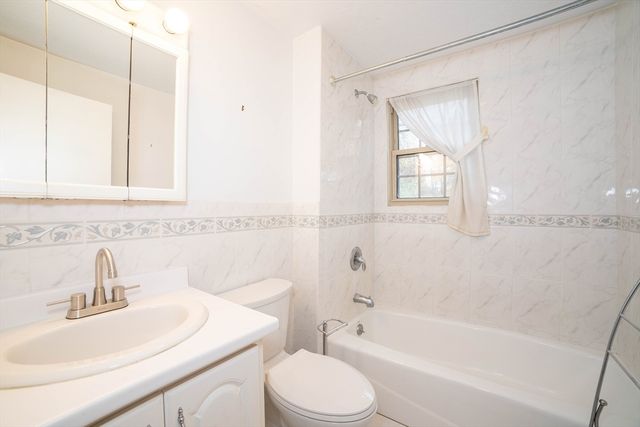 6 Boston Dr, Shrewsbury, MA 01545