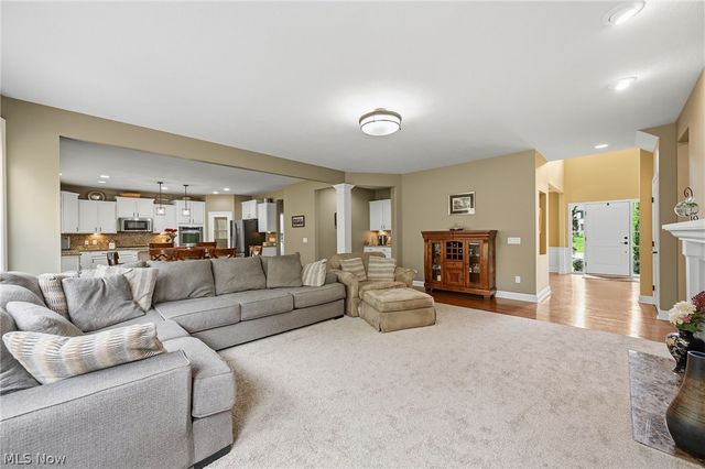 7695 Cottonwood Trail, Chagrin Falls, OH 44023