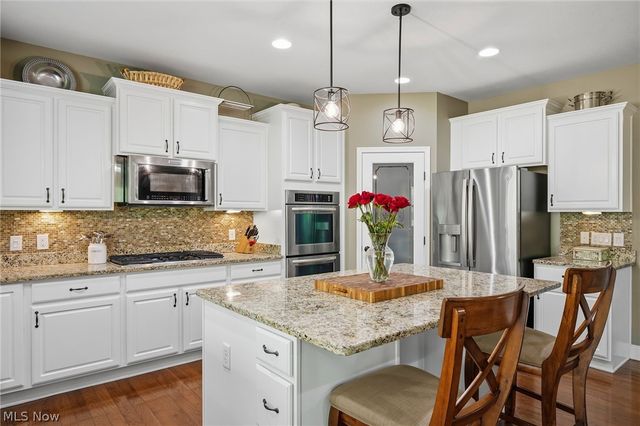 7695 Cottonwood Trail, Chagrin Falls, OH 44023