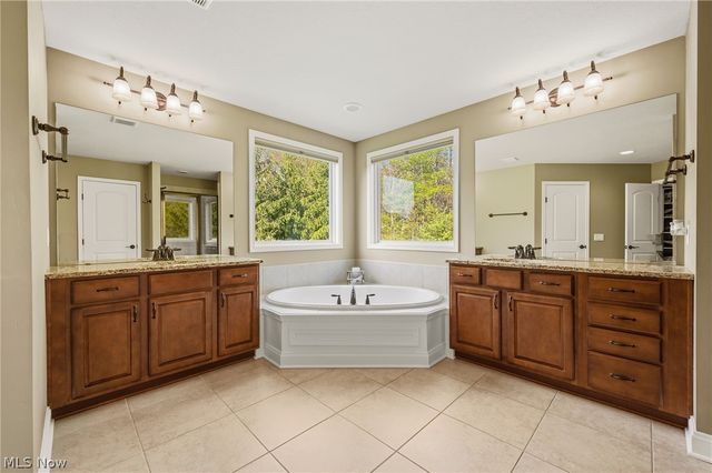 7695 Cottonwood Trail, Chagrin Falls, OH 44023