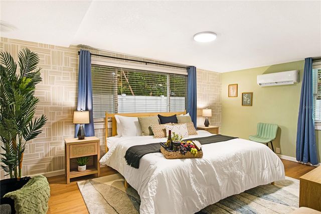 1215 E NORTH STREET, Tampa, FL 33604