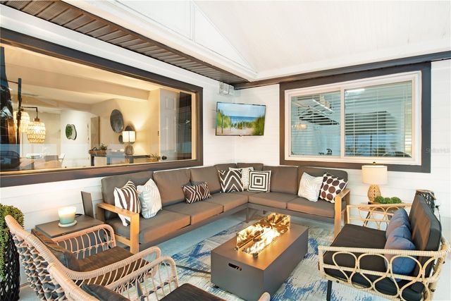 1215 E NORTH STREET, Tampa, FL 33604