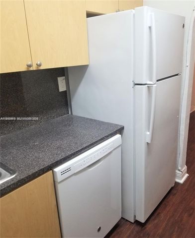 941 NE 169th St 216, North Miami Beach, FL 33162