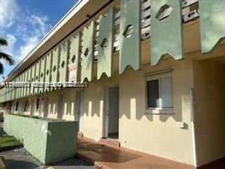 941 NE 169th St 216, North Miami Beach, FL 33162