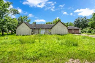 1326 Palm Drive, Angleton, TX 77515