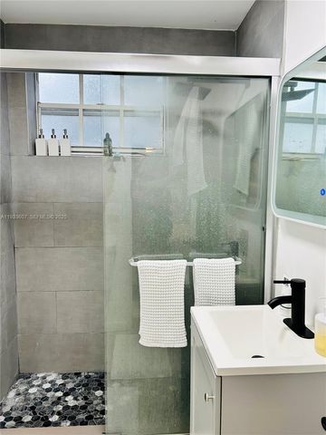 717 Espanola Way 210, Miami Beach, FL 33139