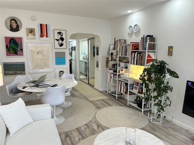 717 Espanola Way 210, Miami Beach, FL 33139