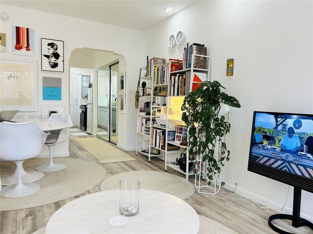 717 Espanola Way 210, Miami Beach, FL 33139