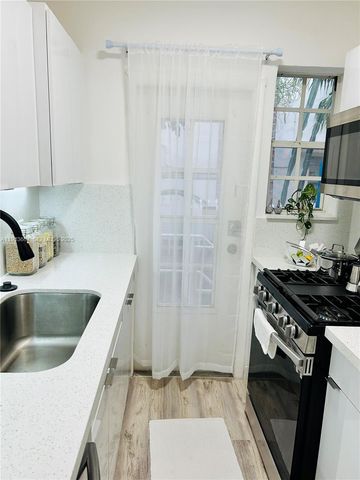 717 Espanola Way 210, Miami Beach, FL 33139