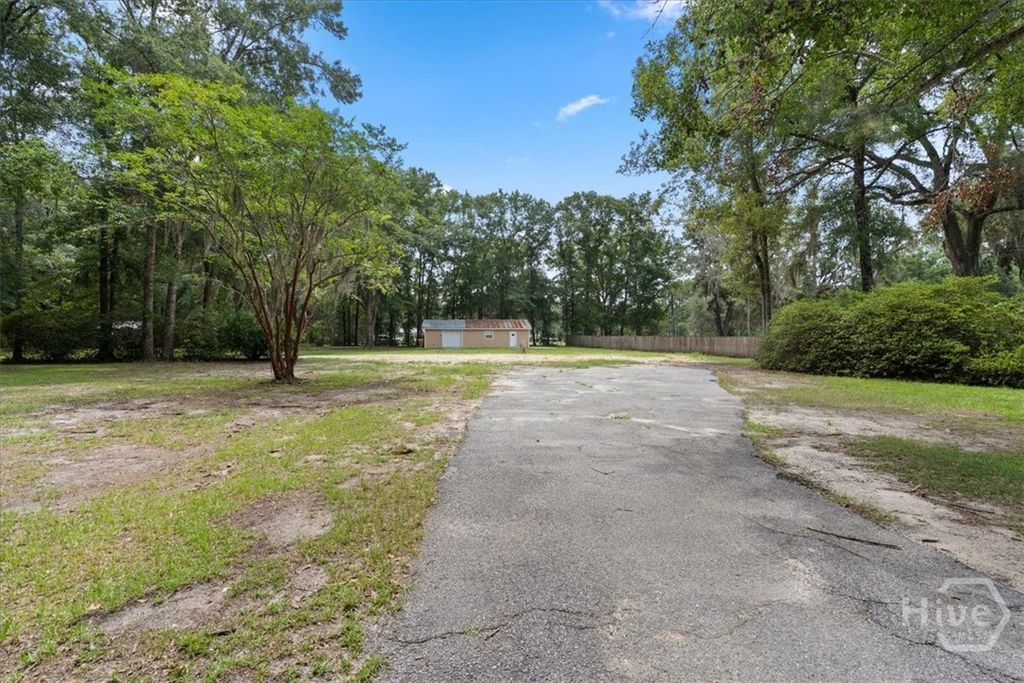Image 1 of property listing at 285 Barnard Road, Richmond Hill, GA 31324