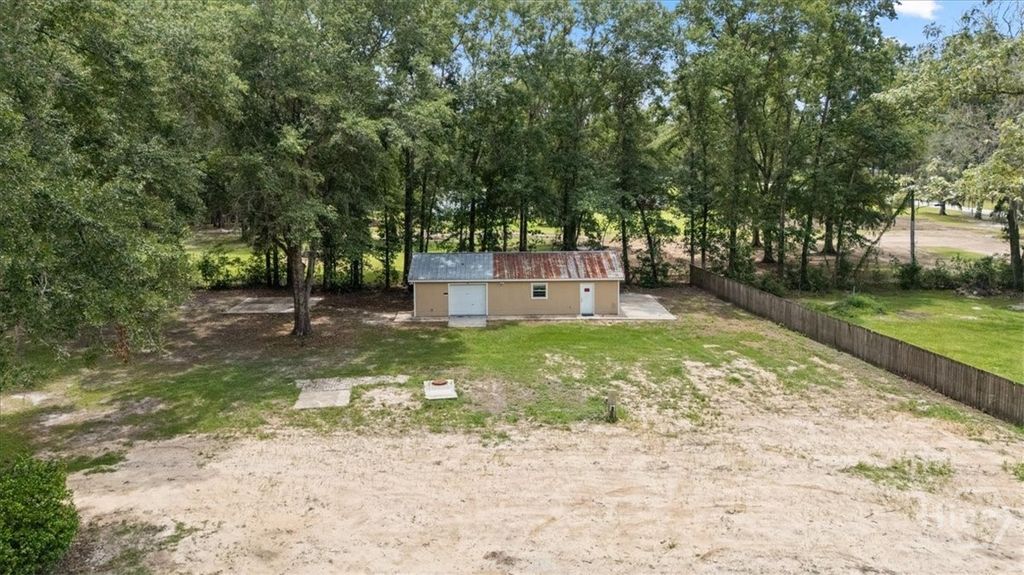 Image 10 of property listing at 285 Barnard Road, Richmond Hill, GA 31324