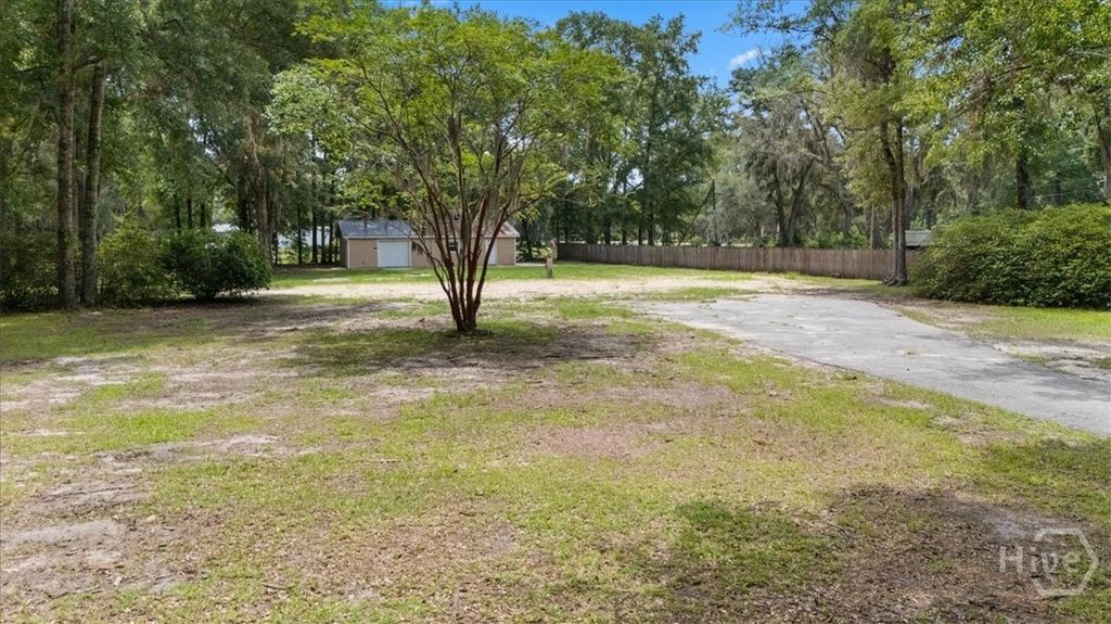 Image 11 of property listing at 285 Barnard Road, Richmond Hill, GA 31324