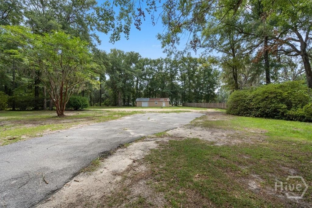 Image 12 of property listing at 285 Barnard Road, Richmond Hill, GA 31324