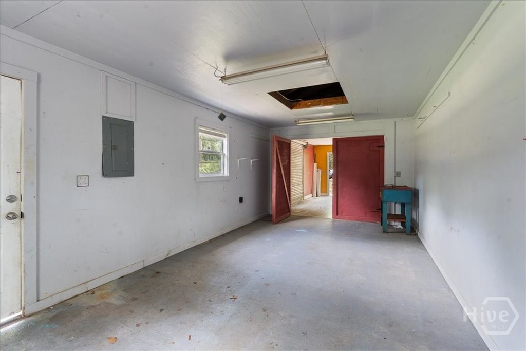 Image 15 of property listing at 285 Barnard Road, Richmond Hill, GA 31324