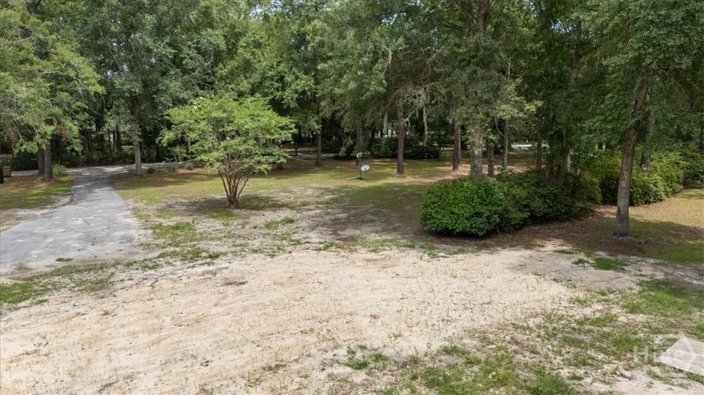 Image 18 of property listing at 285 Barnard Road, Richmond Hill, GA 31324