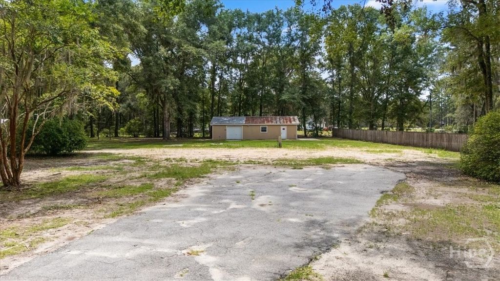 Image 3 of property listing at 285 Barnard Road, Richmond Hill, GA 31324