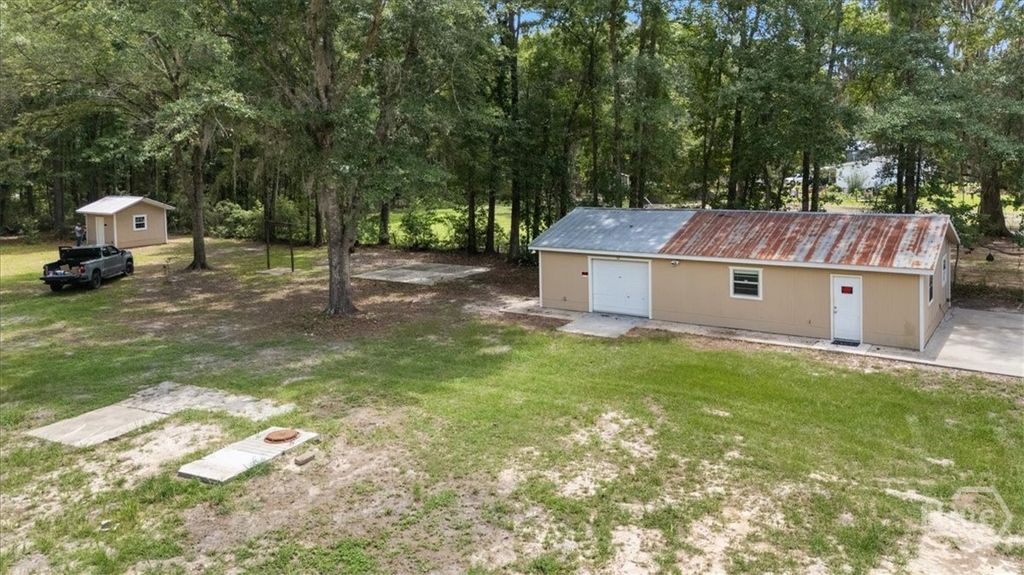 Image 7 of property listing at 285 Barnard Road, Richmond Hill, GA 31324