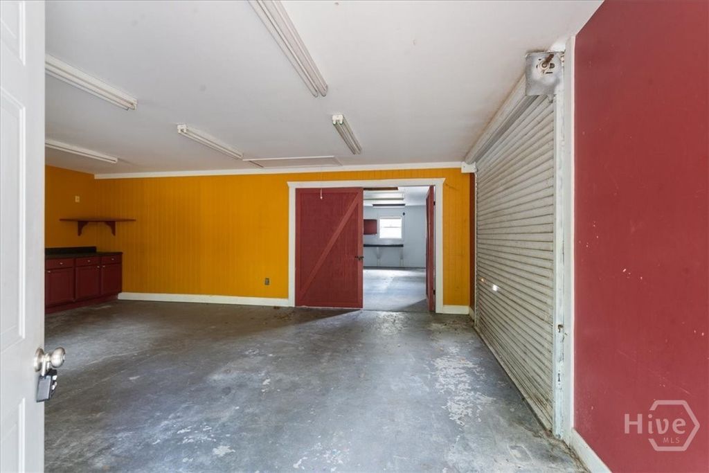 Image 9 of property listing at 285 Barnard Road, Richmond Hill, GA 31324