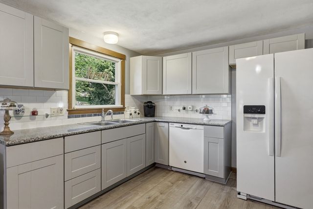 64 Tioga St, Springfield, MA 01128