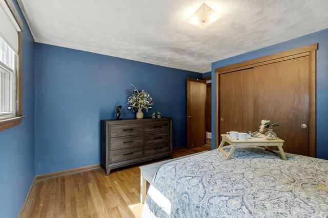 64 Tioga St, Springfield, MA 01128