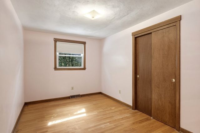 64 Tioga St, Springfield, MA 01128