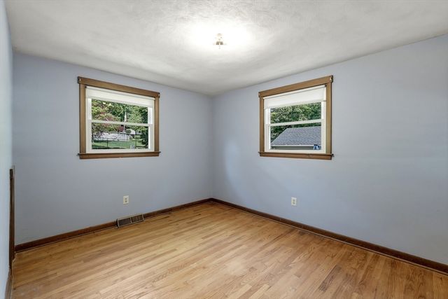 64 Tioga St, Springfield, MA 01128