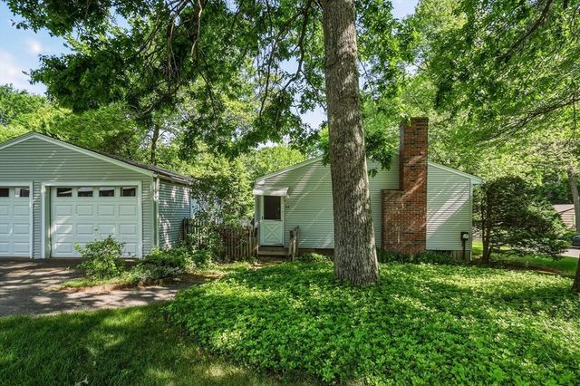 64 Tioga St, Springfield, MA 01128