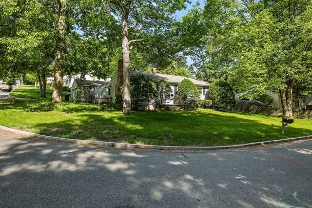64 Tioga St, Springfield, MA 01128