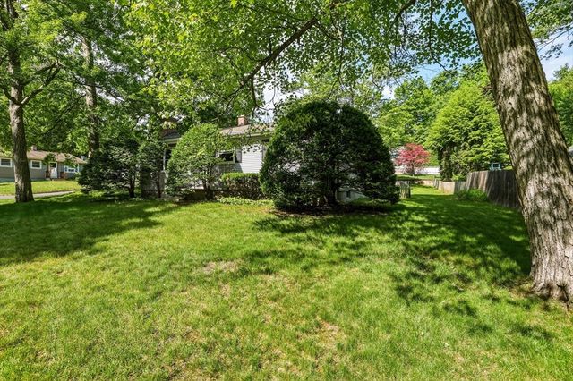 64 Tioga St, Springfield, MA 01128