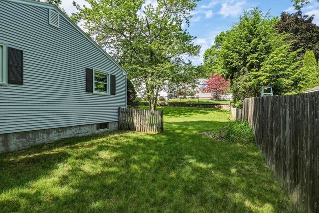 64 Tioga St, Springfield, MA 01128