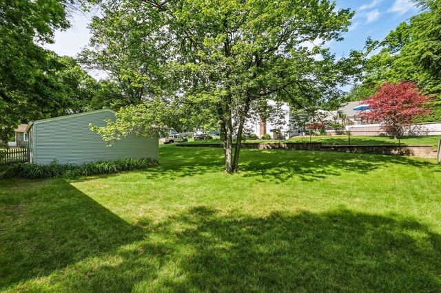 64 Tioga St, Springfield, MA 01128