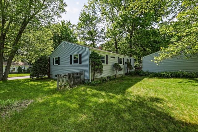 64 Tioga St, Springfield, MA 01128