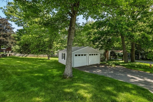 64 Tioga St, Springfield, MA 01128