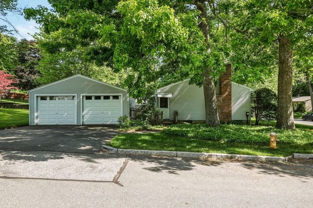 64 Tioga St, Springfield, MA 01128