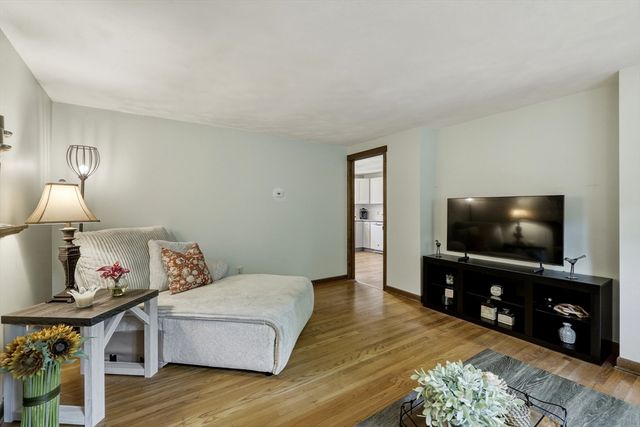 64 Tioga St, Springfield, MA 01128