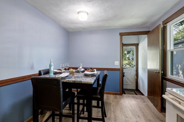 64 Tioga St, Springfield, MA 01128